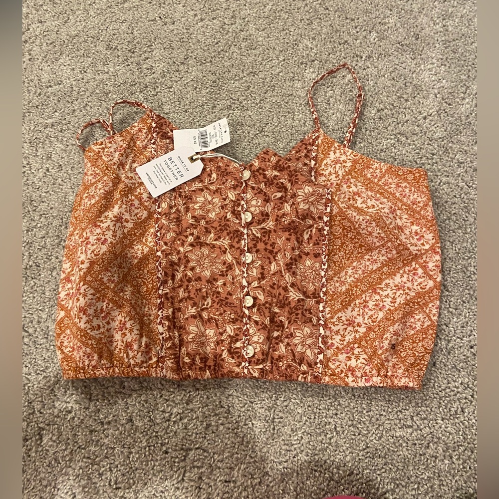 This is a good top for summer so cute never been worn